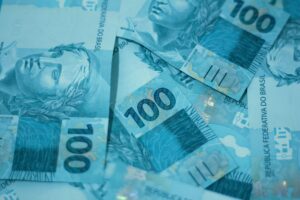 Como a Política Afeta o Mercado e Suas Finanças