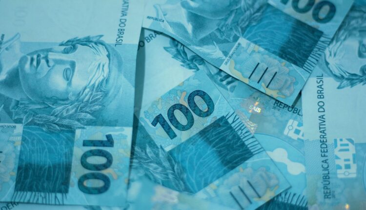 Como a Política Afeta o Mercado e Suas Finanças