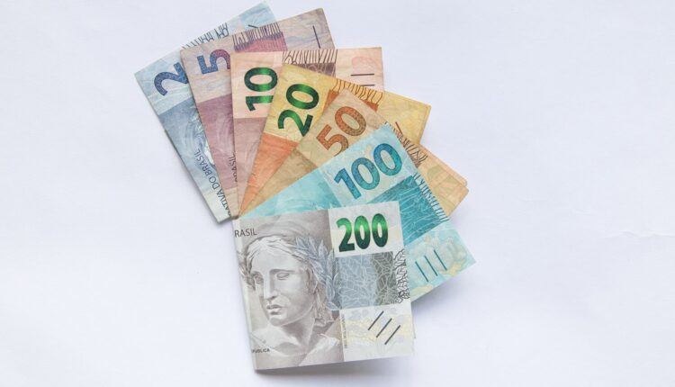 Como Estudantes Podem Gerir Dinheiro de Forma Eficiente