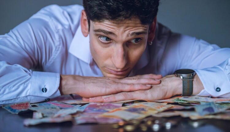 Desvendando as Finanças Comportamentais: Como Nossas Emoções Afetam o Dinheiro