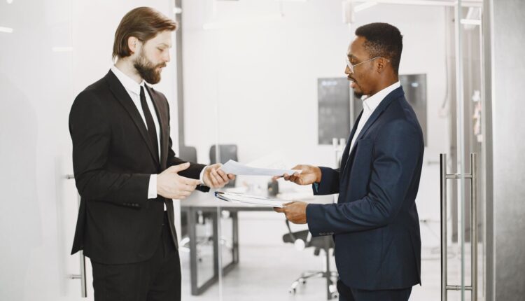 Sucessão Empresarial: Guia Completo para uma Transição Suave